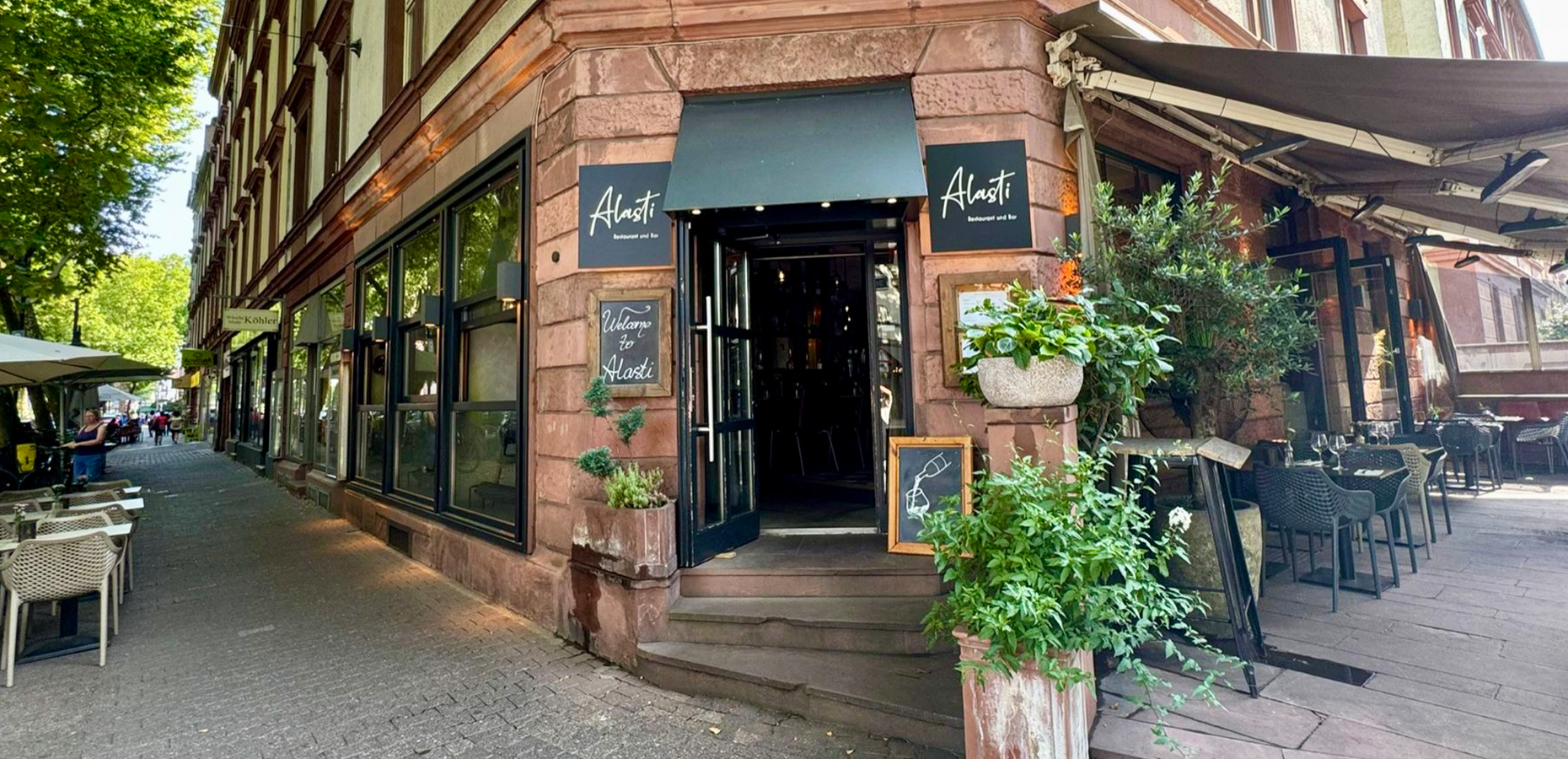 Alasti Restaurant Interior